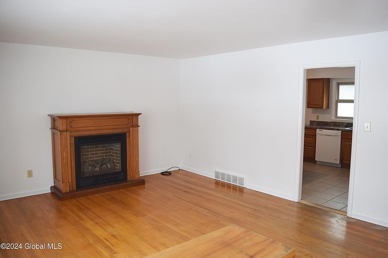 4th image of 205 Starling Avenue