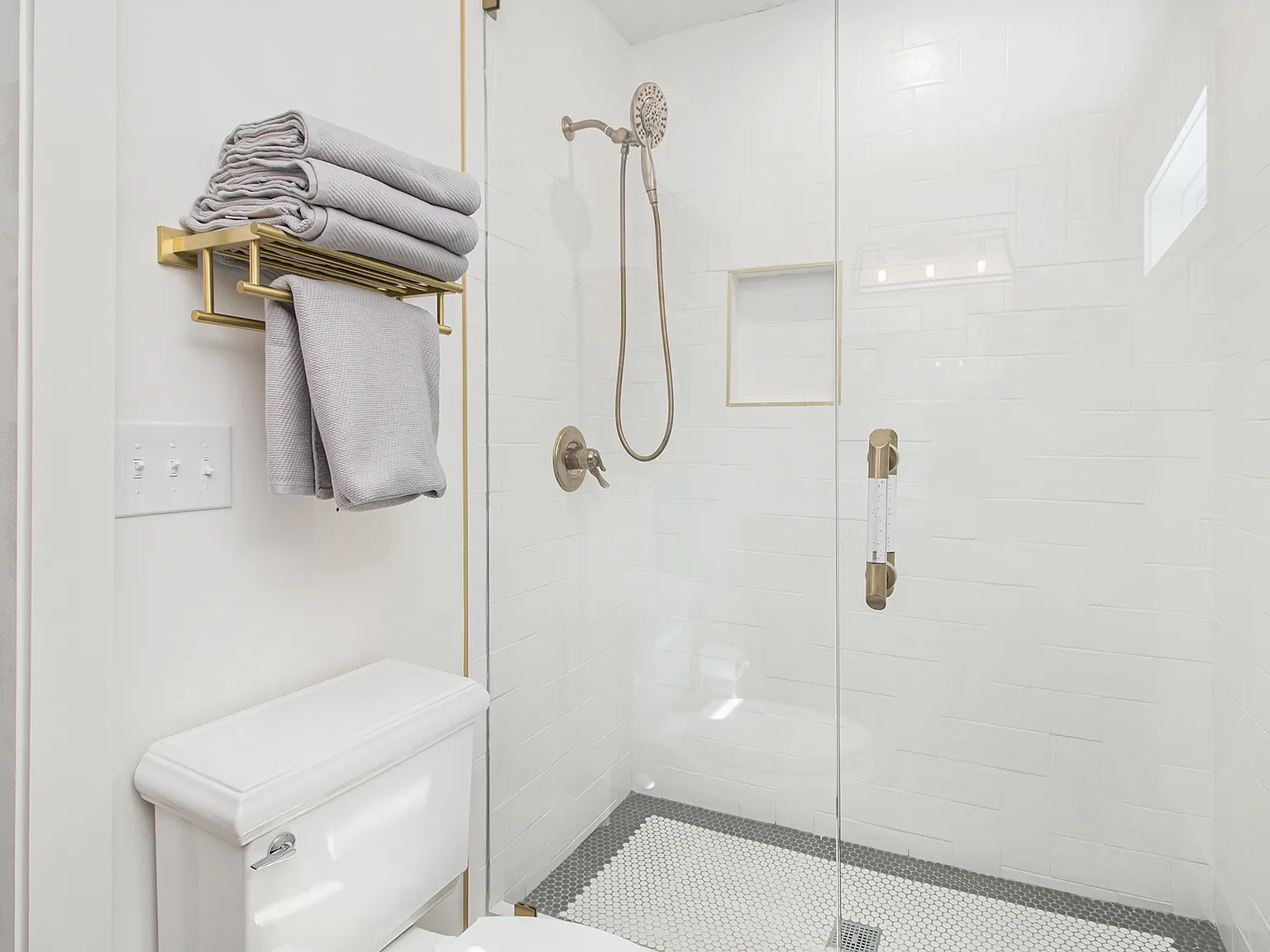 2 bed, 1053 sqft, $1,700 — Photo 1