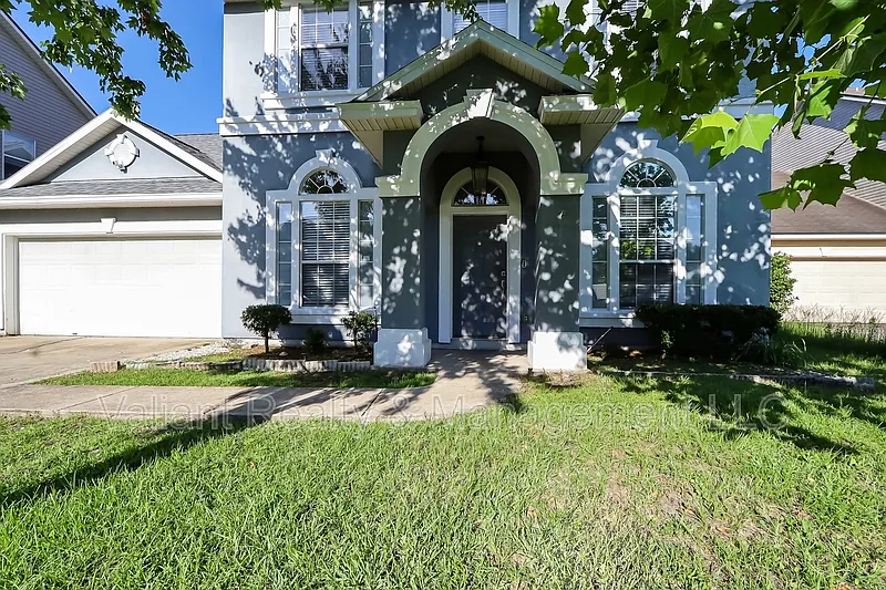 4 bed, 3.5 bath, 2643 sqft, $2,350 — Photo 1