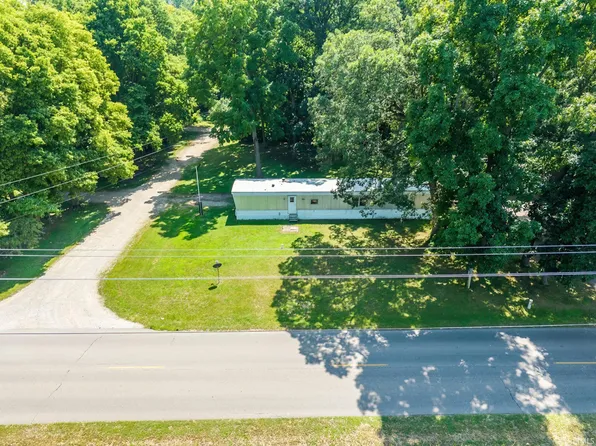 4849 N 3rd Pl, Leesburg, IN 46538