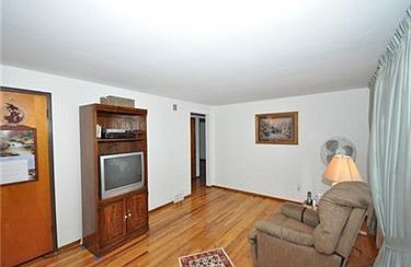 4th image of 255 Bluemont Dr