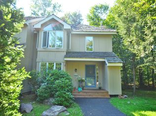 515 Rondaxe Ln, Pocono Pines, PA 18350