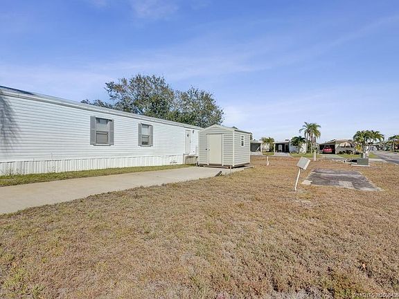 5th image of 332 NE Tropicalia Ln #25