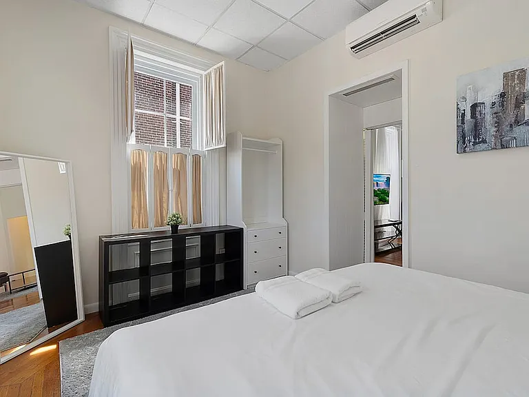 2027 Walnut St #2R — Photo 11