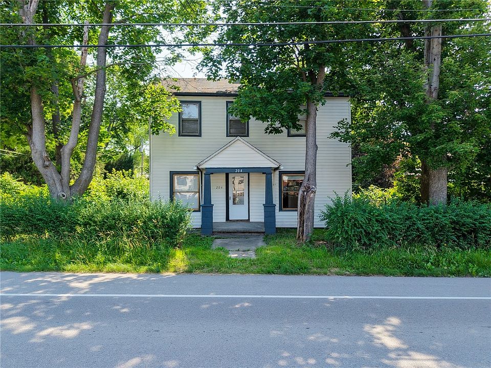 1st image of 204 Clarksville St