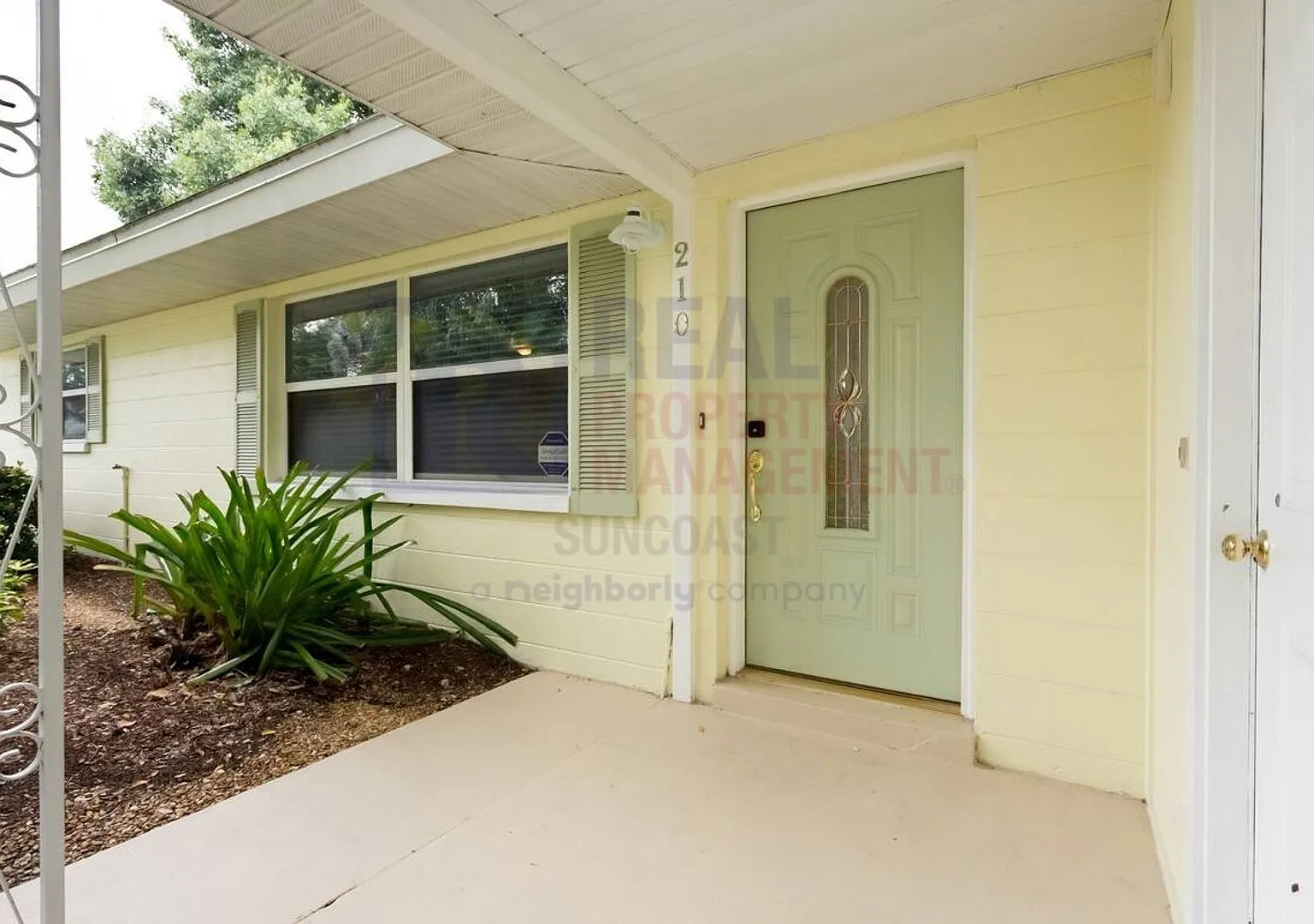 Adorable 3 Bed 2 Bath just minutes from the beach! — Photo 3