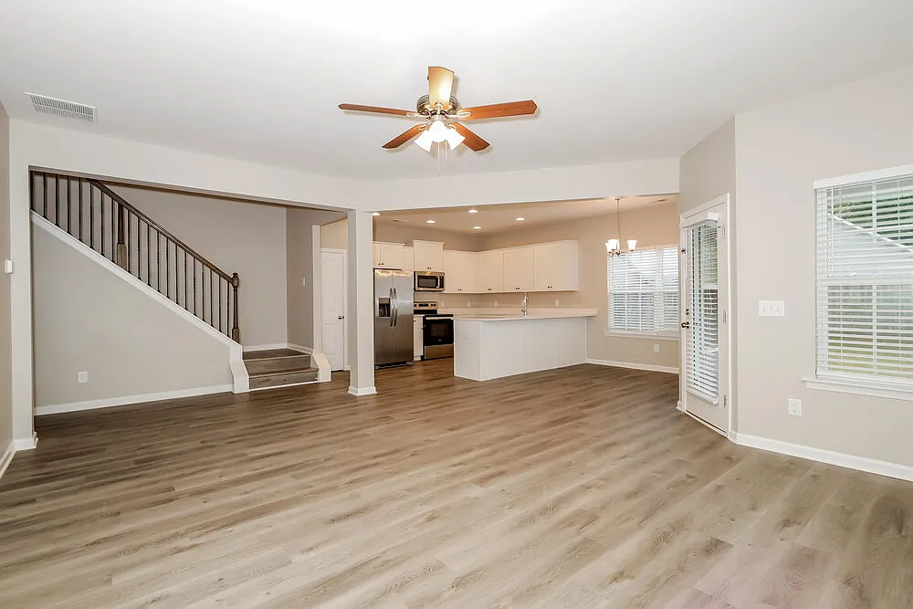 3 bed, 2.5 bath, 1932 sqft, $2,115 — Photo 4