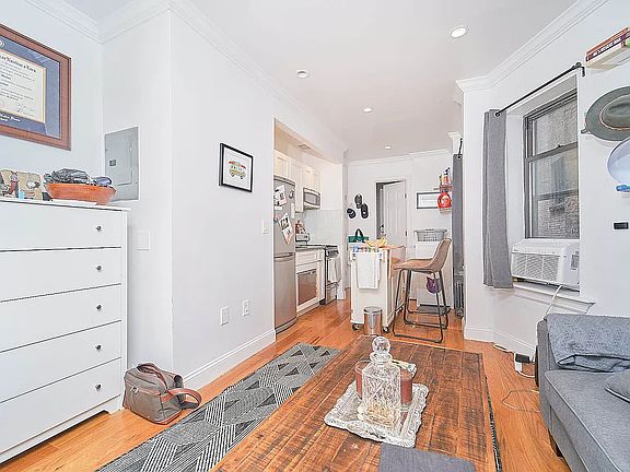 4th image of 236 E 33rd St #1DD