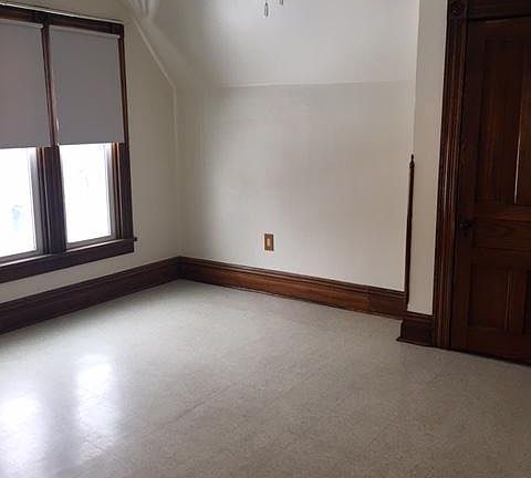 5th image of 904 W Market St #1/2