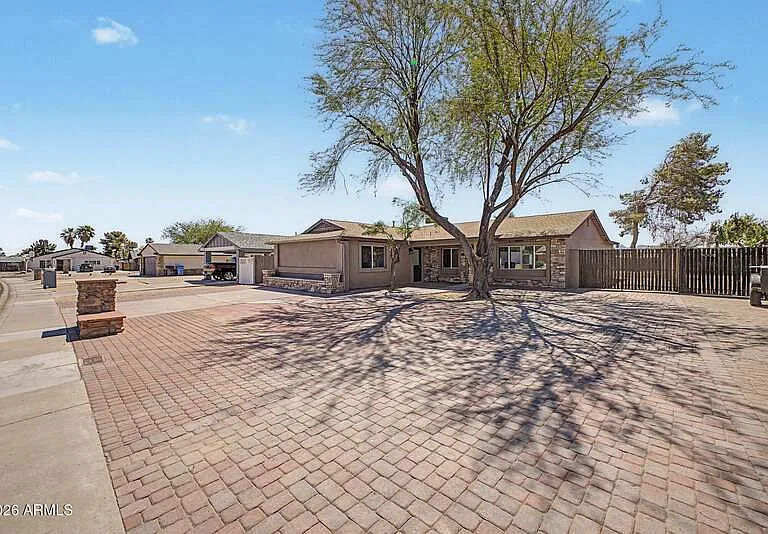 2601 E Dahlia Dr — Photo 2