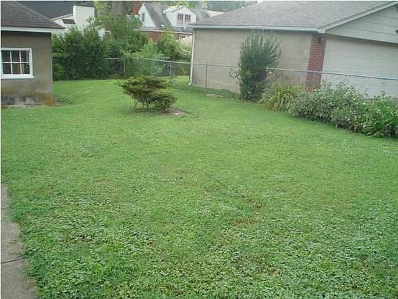 4th image of 2838 Eleanor Ave
