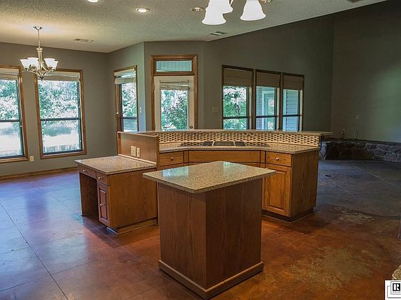 4th image of 323 Cheniere Hills Dr