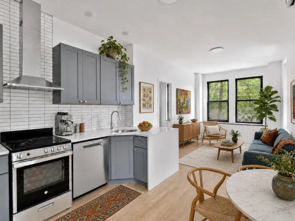 122 Willoughby Avenue image 1 of 8
