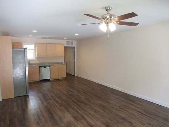 4th image of 3784 English Oak Dr