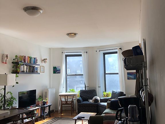 3rd image of 529 5th St APT 3R