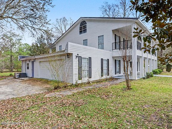 3rd image of 20700 Cameron Ln