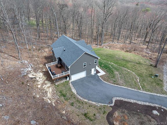 3rd image of 10 Eagle Hill Road