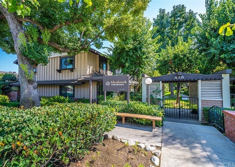 Front entrance of Glenbrook Townhomes community