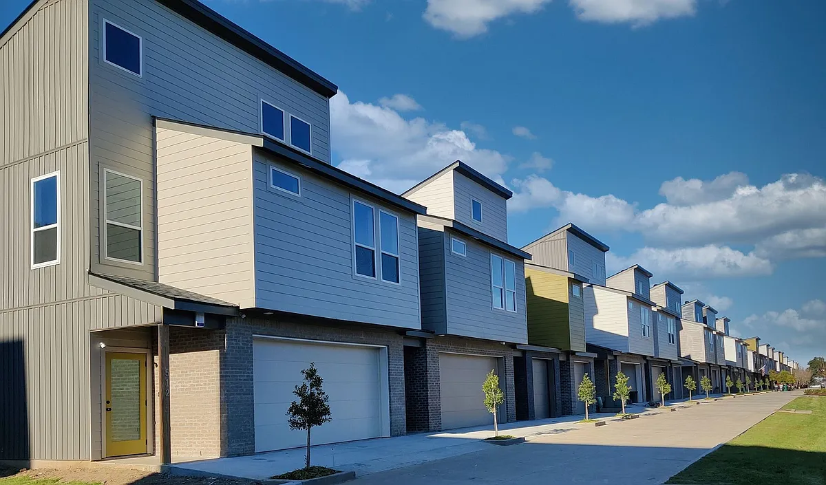 Building Photo - 406A Highland Oaks Ln