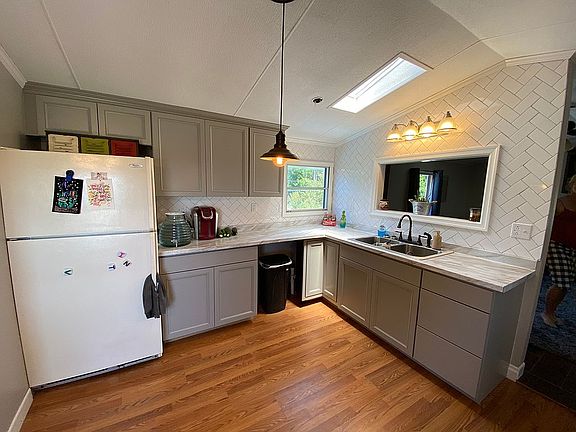 Kitchen with tile backsplash