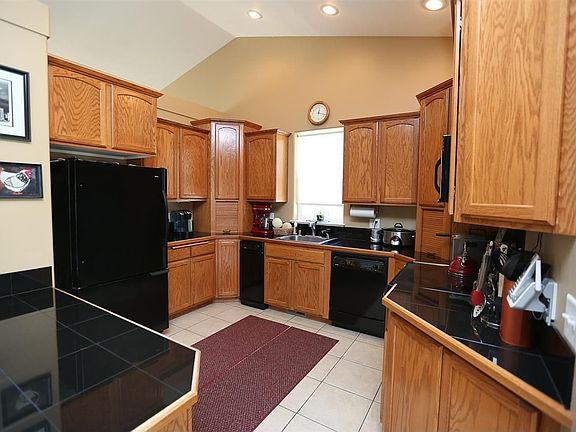 3rd image of 105 S Beach Ct