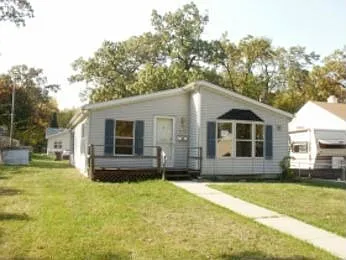 3176 Pulaski St photo 1
