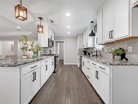 2nd image of 2101 Newcastle Cir