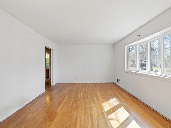 5th image of 1105 Gainesway Dr