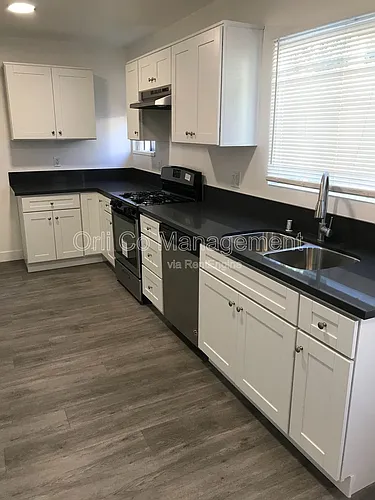 6500 Balboa Blvd Photo 1