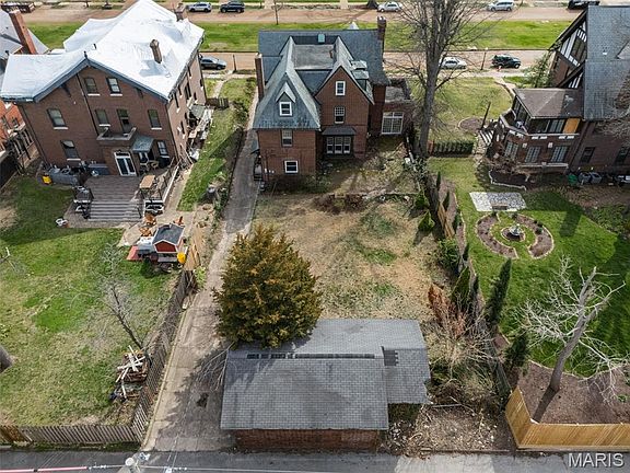 3rd image of 49 Kingsbury Pl