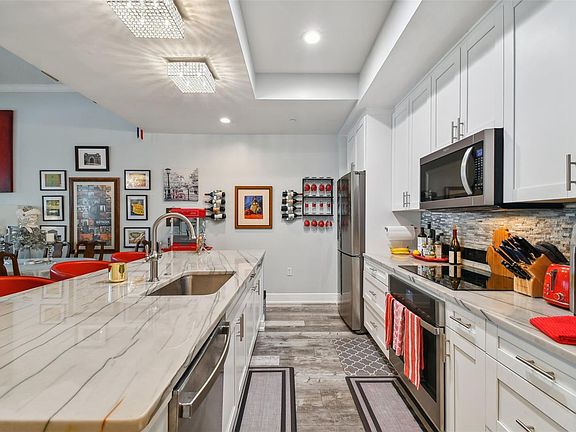 5th image of 450 Knights Run Ave Unit 105