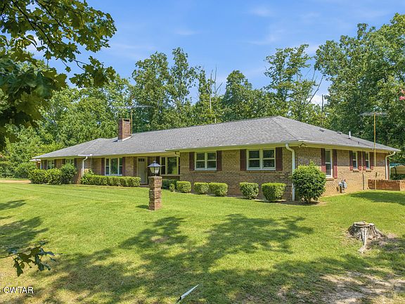 3rd image of 32 Fairway Pl