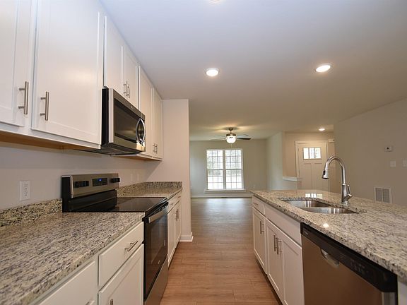 4th image of 3 Cheyenne Ct