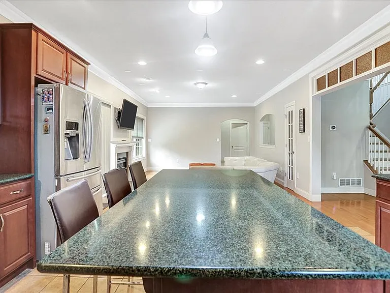 478 Barbara Dr — Photo 6