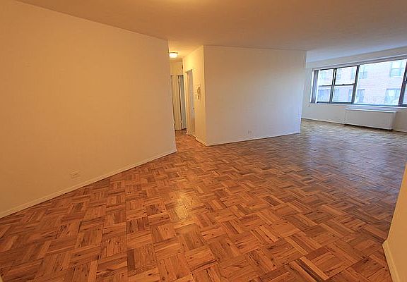 3rd image of 12510 Queens Blvd APT 402