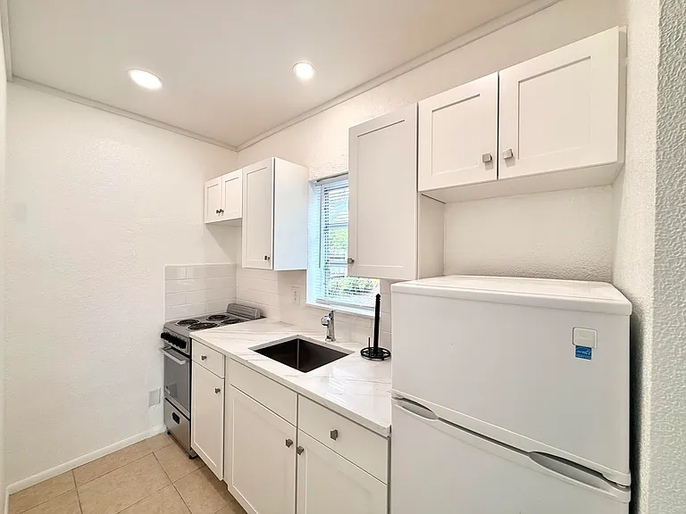 1421 NW 2nd Ave #B — Photo 4