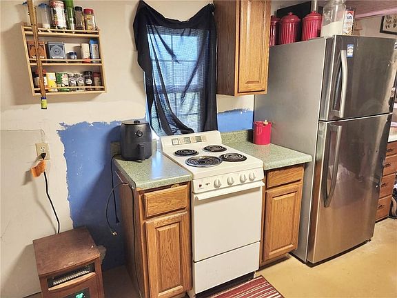 3rd image of 310 Huron Ln