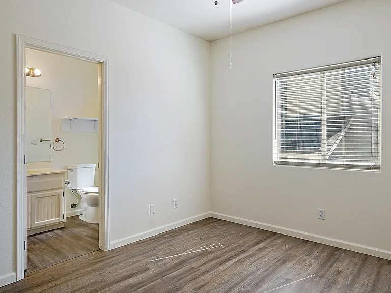 686 E Foothill Blvd — Photo 12