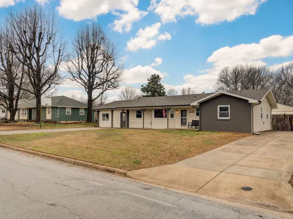305 S Troy Avenue, Springfield, MO 65802