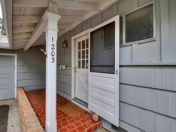5th image of 1203 Cornell Dr
