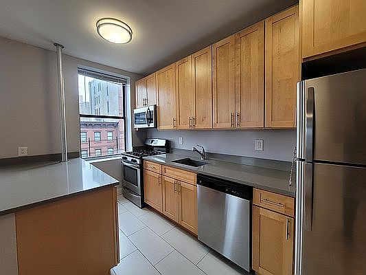 3rd image of 27 E 124th St APT 3B