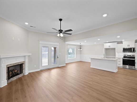 3rd image of 71 Ashland Dr