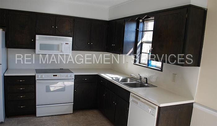 2nd image of 223 23rd Ave NW