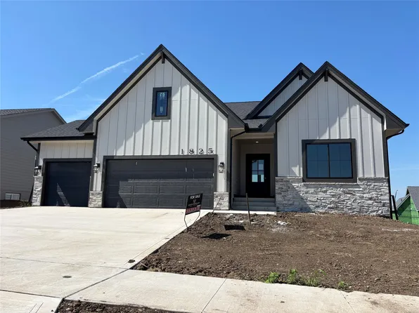1825 Silver Maple Dr, Norwalk, IA 50211