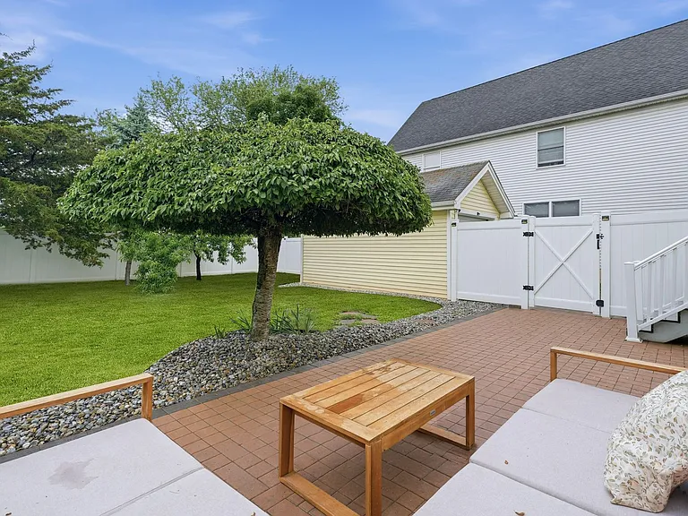 7 Fairview Ave — Photo 30
