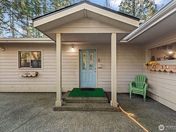 2nd image of 5811 Wollochet Drive NW