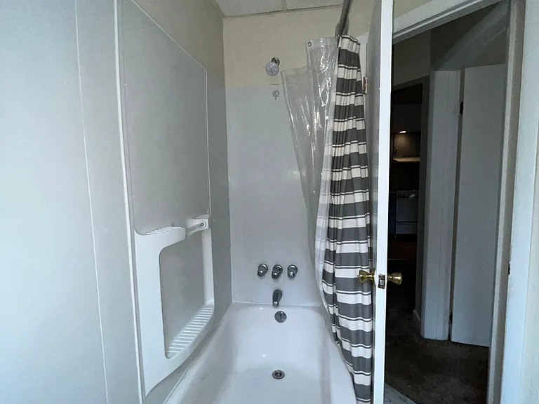 Morris Apartments — Photo 24