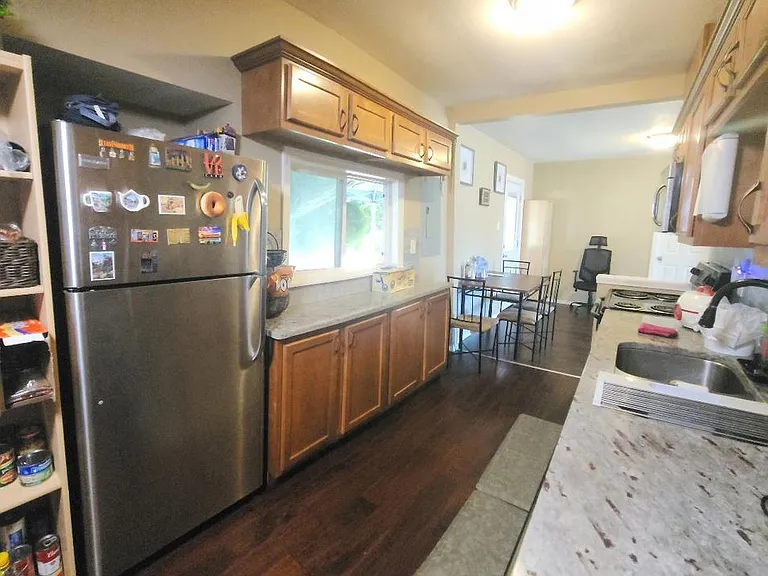 231 Military Rd E — Photo 15