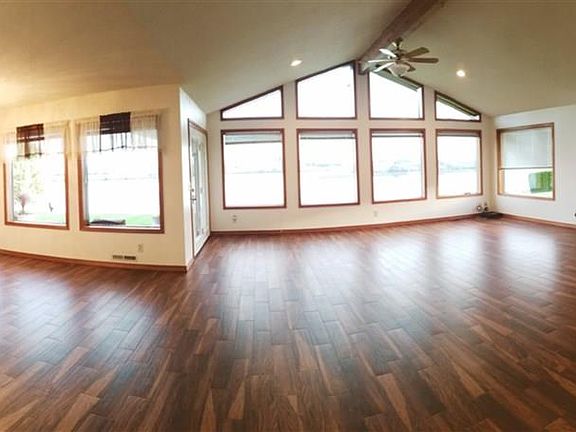 4th image of 740 W Sunset Dr