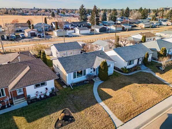 13516 104a St NW, Edmonton, AB T5E 4R2